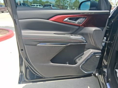 Used 2025 Chevrolet Traverse RS w/ LPO, Floor Liner Package FWD image 13