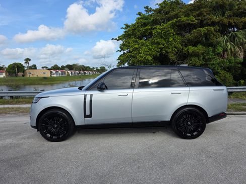 Certified 2023 Land Rover Range Rover Long Wheelbase SE AWD/4WD image 7