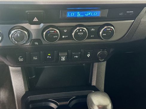 Used 2023 Toyota Tacoma TRD Off-Road image 15