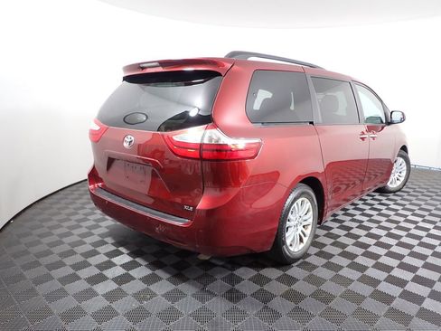 Used 2015 Toyota Sienna XLE w/ XLE Navigation Package image 20