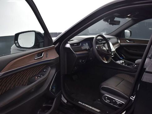 New 2025 Jeep Grand Cherokee Summit image 12
