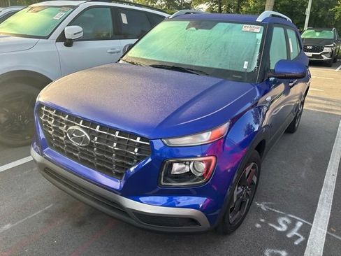 Used 2025 Hyundai Venue SEL FWD image 2