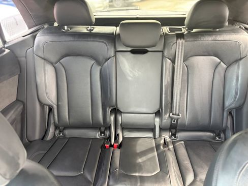 Used 2021 Audi Q8 Prestige w/ Prestige Package image 18