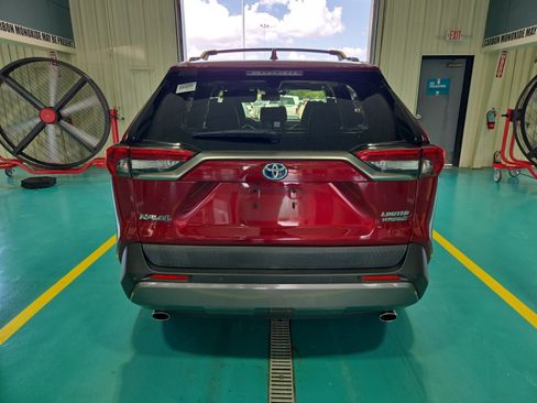 Used 2019 Toyota RAV4 Limited AWD/4WD image 4