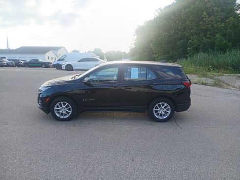 Used 2024 Chevrolet Equinox LS AWD/4WD image 2