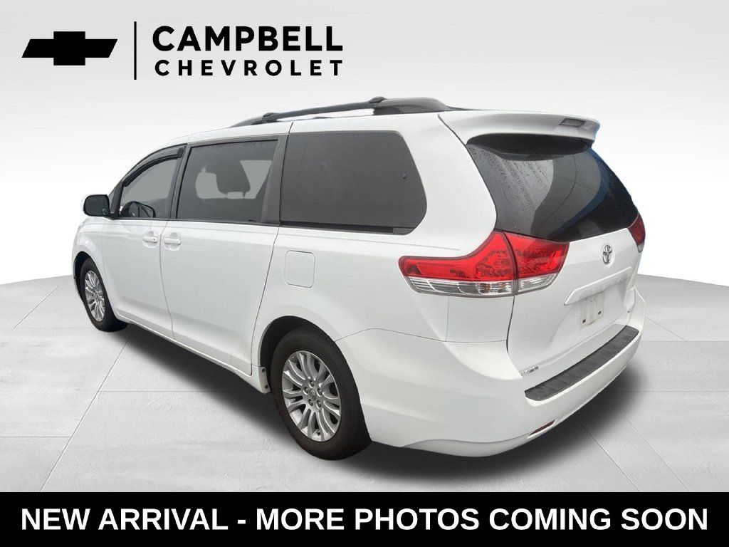 Used 2012 Toyota Sienna XLE FWD image 3