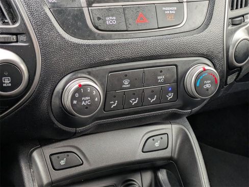 Used 2015 Hyundai Tucson SE image 24