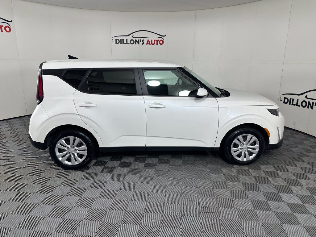 Used 2024 Kia Soul LX FWD image 8