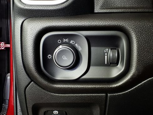 Used 2023 RAM 1500 Big Horn RWD image 24