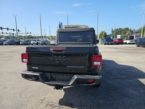 Used 2023 Jeep Gladiator Sport AWD/4WD image 5