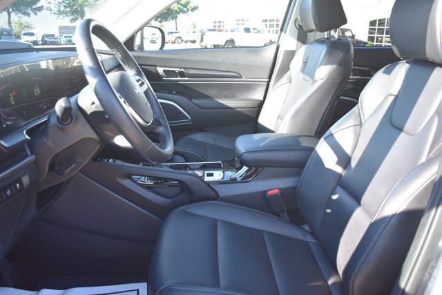 Used 2025 Kia Telluride S FWD image 13