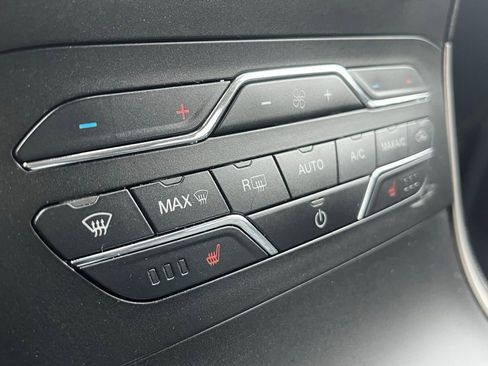 Used 2020 Ford Edge SEL image 16