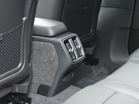 New 2025 Volvo XC40 B5 Core w/ Protection Package Premier image 23