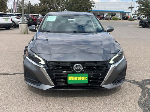 Used 2023 Nissan Altima 2.5 SV image 2