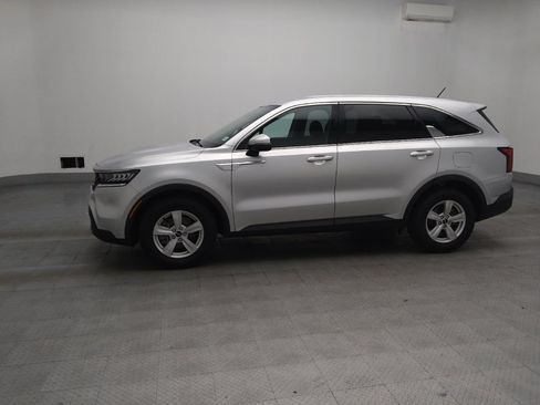 Used 2022 Kia Sorento LX FWD image 2