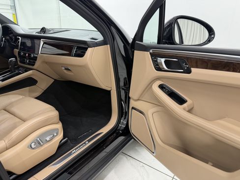 Certified 2023 Porsche Macan S AWD/4WD image 22