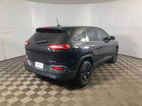 Used 2016 Jeep Cherokee Sport image 5