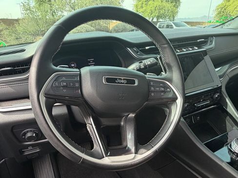 Used 2022 Jeep Grand Cherokee Altitude RWD image 10
