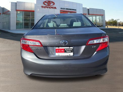 Used 2014 Toyota Camry LE image 7