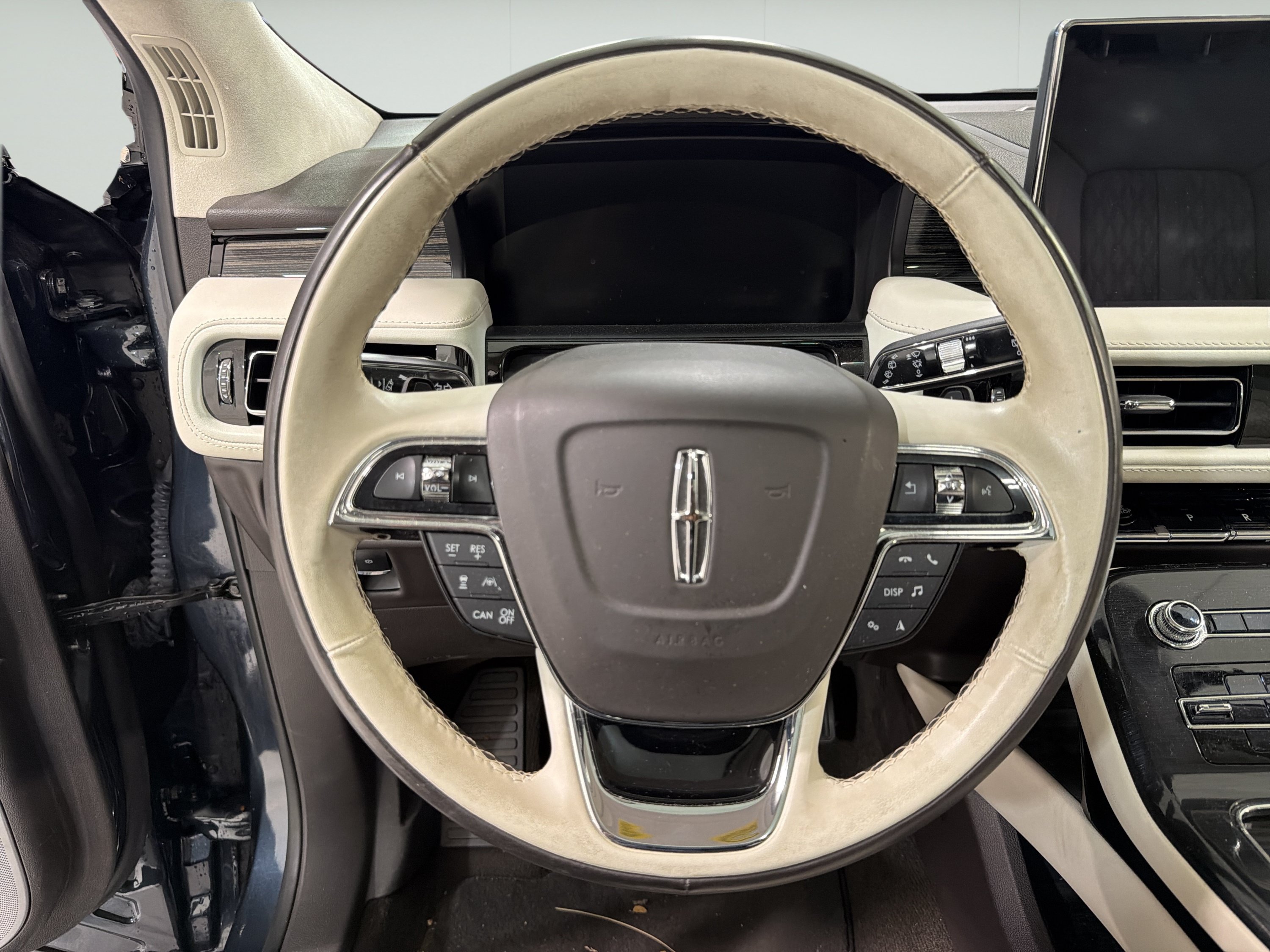 Used 2023 Lincoln Nautilus Black Label w/ Class II Trailer Tow Package AWD/4WD image 15