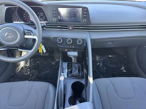 Used 2021 Hyundai Elantra SE image 14
