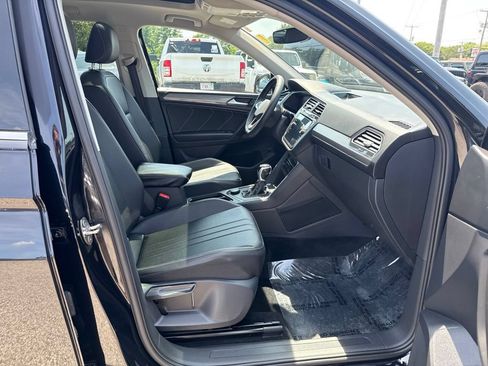 Used 2022 Volkswagen Tiguan SE w/ Panoramic Sunroof Package AWD/4WD image 29