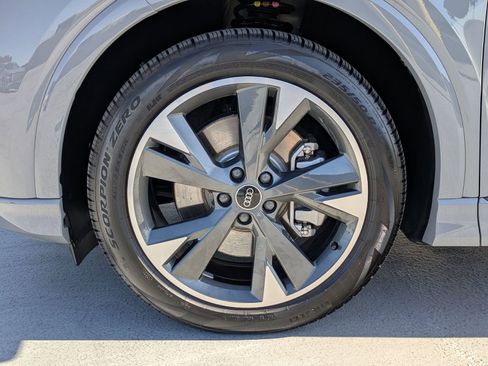 Used 2025 Audi Q4 e-tron Premium w/ Convenience Package AWD/4WD image 27