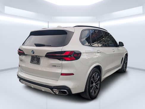 Used 2024 BMW X5 sDrive40i w/ Executive Package RWD image 3