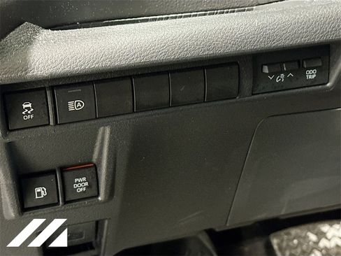 Used 2022 Toyota Sienna XSE image 10