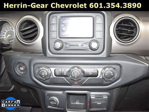 Used 2018 Jeep Wrangler Unlimited Sport image 29