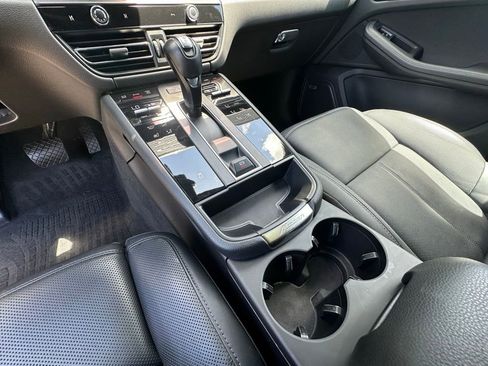 Certified 2023 Porsche Macan AWD/4WD image 35