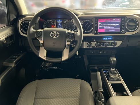 Used 2022 Toyota Tacoma SR5 AWD/4WD image 23