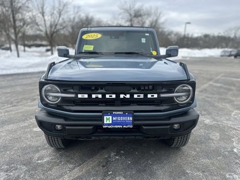 Used 2025 Ford Bronco Outer Banks image 2