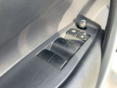 Used 2021 Toyota Corolla SE image 12