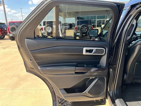 Used 2020 Ford Explorer XLT w/ Equipment Group 202A RWD image 13