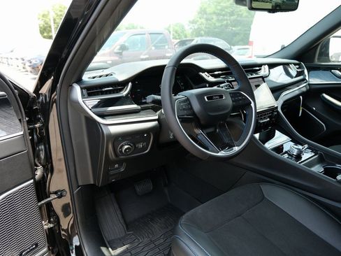 Used 2024 Jeep Grand Cherokee Trailhawk w/ Luxury Tech Group III AWD/4WD image 3