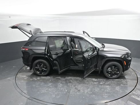 New 2025 Jeep Grand Cherokee Altitude image 46