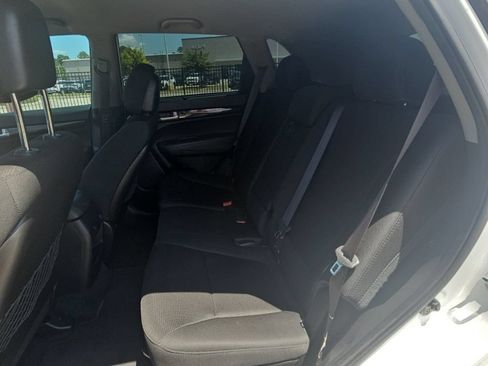 Used 2015 Kia Sorento LX FWD image 15