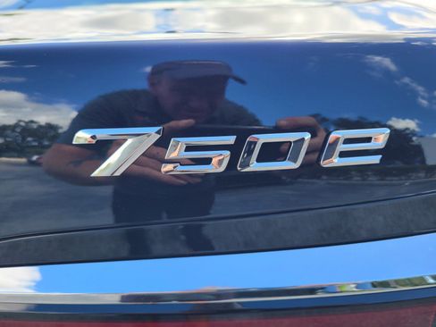 Used 2026 BMW 750e xDrive image 14