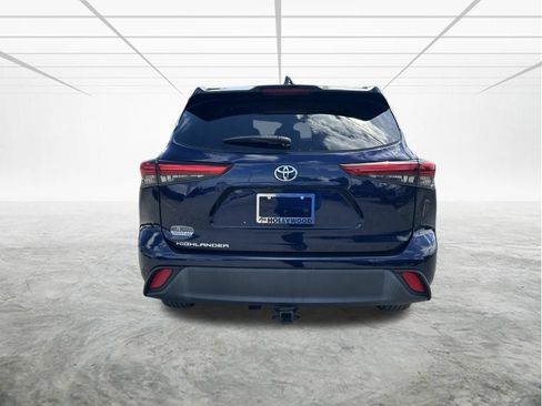 Used 2022 Toyota Highlander L FWD image 5