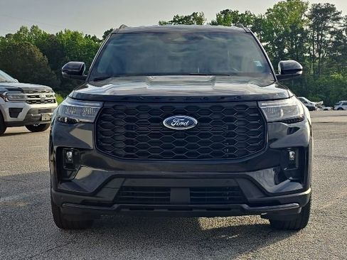 Used 2025 Ford Explorer ST-Line w/ ST-Line Street Pack AWD/4WD image 8
