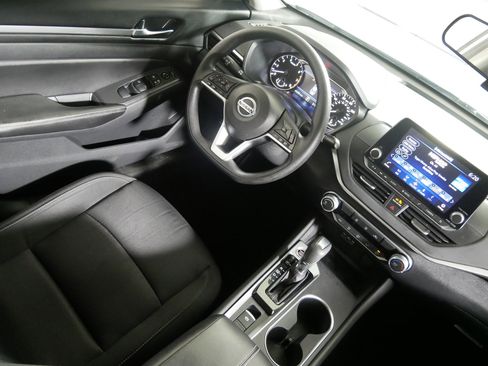 Used 2022 Nissan Altima 2.5 SV image 9