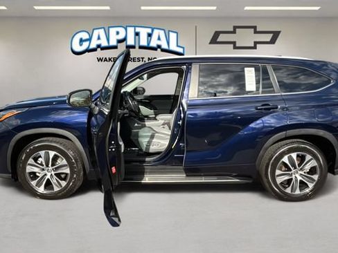Used 2023 Toyota Highlander XLE FWD image 13