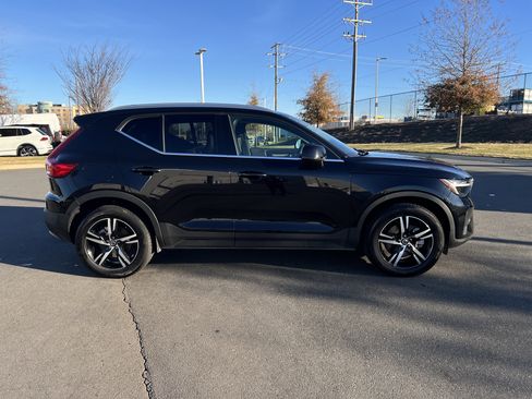 Used 2025 Volvo XC40 B5 Core image 11
