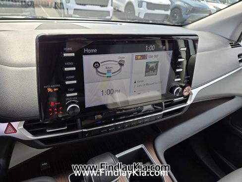 Used 2024 Toyota Sienna XLE image 28