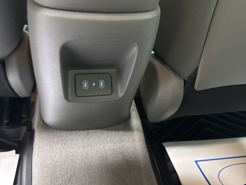 Used 2025 Hyundai Elantra SEL image 17