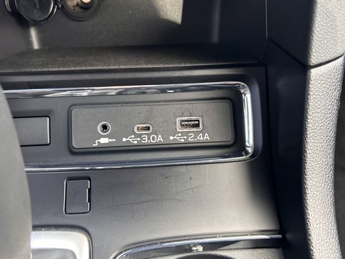 Used 2024 Subaru Ascent Premium w/ Convenience Package image 15