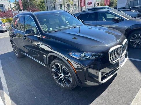 Used 2024 BMW X5 sDrive40i w/ Premium Package image 2