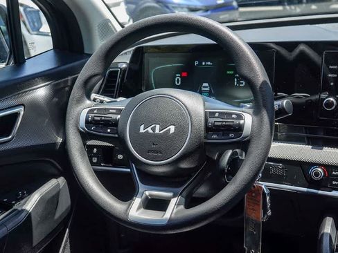 Used 2025 Kia Sportage LX FWD image 12