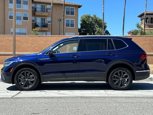 Used 2022 Volkswagen Tiguan SE w/ Panoramic Sunroof Package AWD/4WD image 7